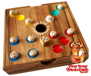 Pig Hole Schweinchenspiel das Würfelspiel für die ganze Familie Big Hole in den Maßen 18,0 x 18,0 x 4,5 cm, samanea ting tong wooden game